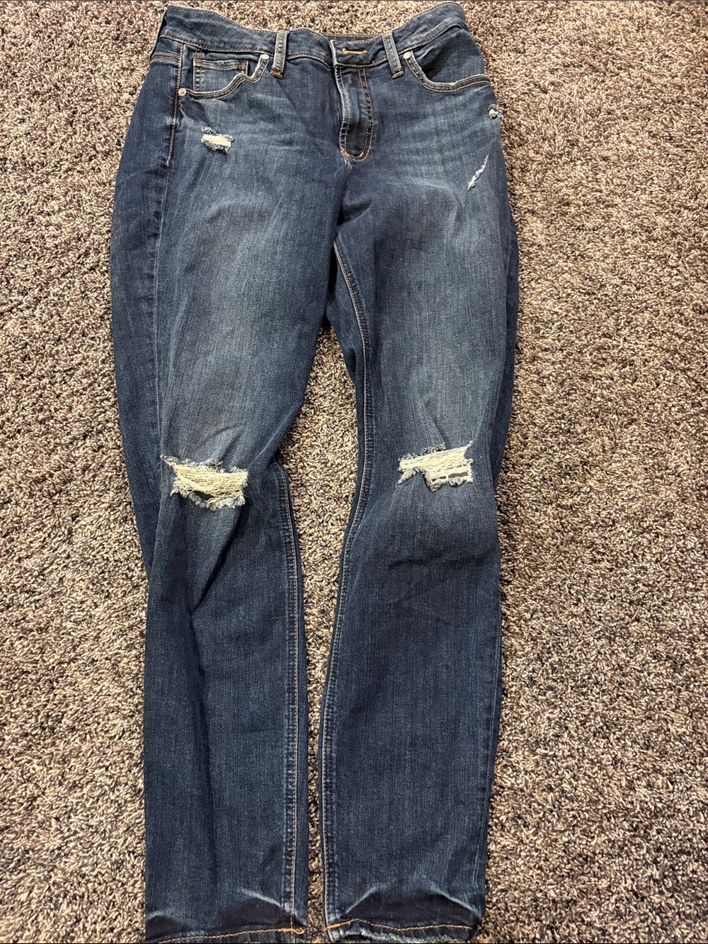 Woman’s Silver Jean Co Avery Skinny Ripped Skinny Jeans in Dark Blue Size 31/29